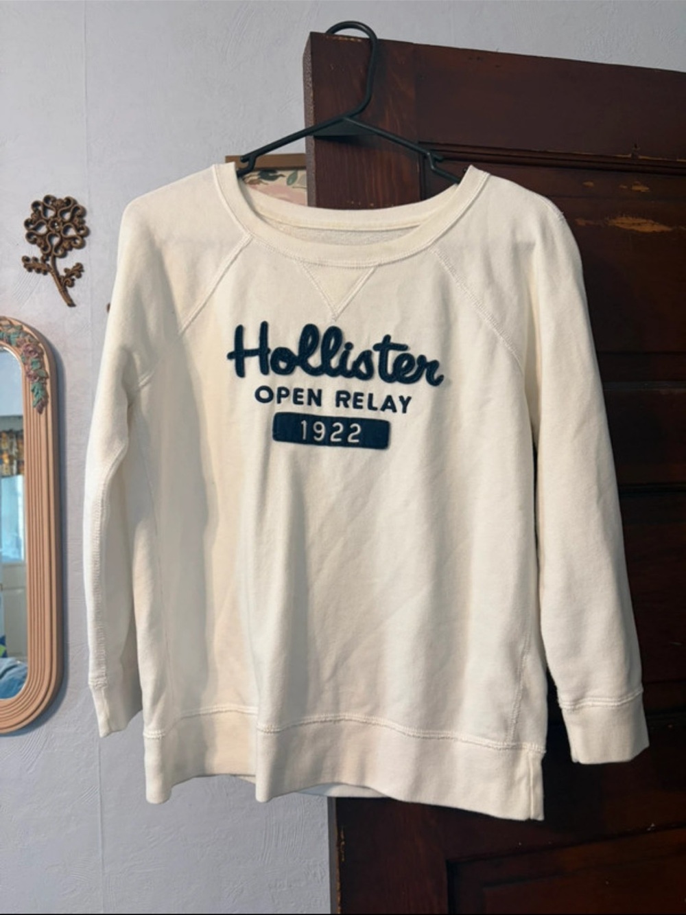 Vintage Y2K Hollister Cream "Open Relay 1922" Pullover Sweatshirt